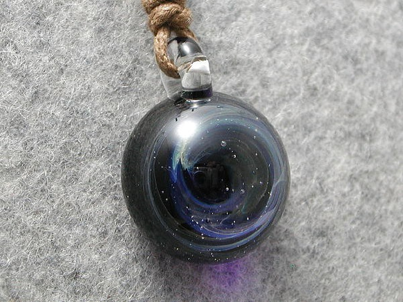 宇宙玉 とんぼ玉 ガラス ネックレス No1333 3枚目の画像