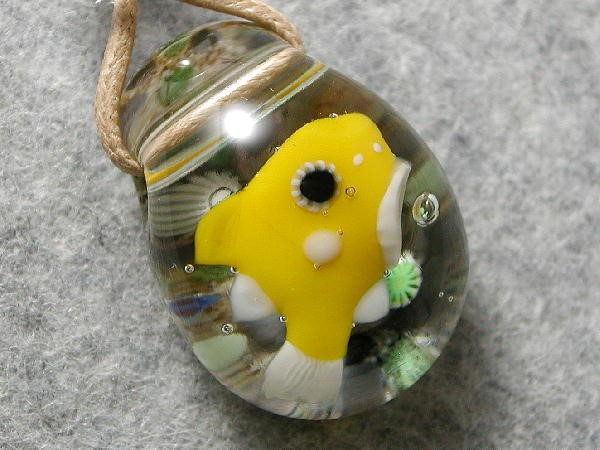 ダンゴウオ(黄) とんぼ玉 ガラス ネックレス No1378