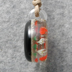 平玉・バイカモと金魚の群れ とんぼ玉 ガラス ネックレス No1446 5枚目の画像