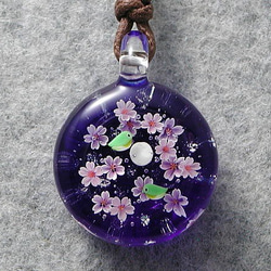 平玉・月とメジロと夜桜と とんぼ玉 ガラス ネックレス No1721 2枚目の画像