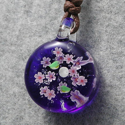 平玉・月とメジロと夜桜と とんぼ玉 ガラス ネックレス No1721 4枚目の画像