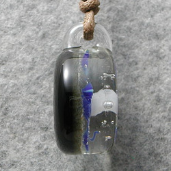 平玉・カツオノエボシを襲うアオミノウミウシ とんぼ玉 ガラス ネックレス No1747 5枚目の画像