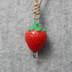 水の滴るイチゴ とんぼ玉 ガラス ネックレス No1752 4枚目の画像