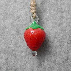 水の滴るイチゴ とんぼ玉 ガラス ネックレス No1752 5枚目の画像