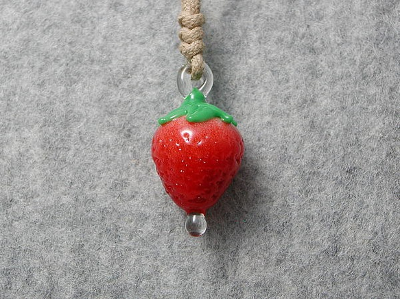 水の滴るイチゴ とんぼ玉 ガラス ネックレス No1752 5枚目の画像