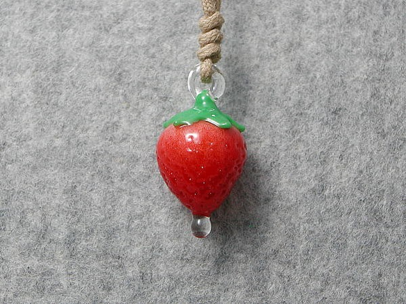 水の滴るイチゴ とんぼ玉 ガラス ネックレス No1752 6枚目の画像