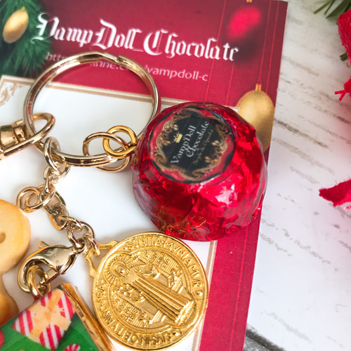 ジンジャーブレッドマンと銀紙チョコレートのクリスマスバッグチャーム
