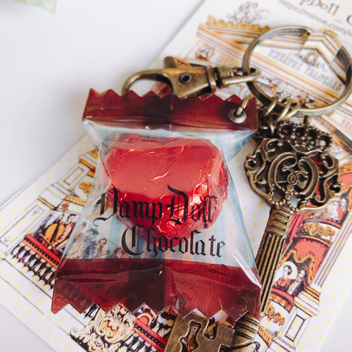 ハートなパッケージキーホルダー(鍵付き) キーホルダー VampDoll