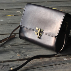 Classical crossbody vegetable tanned leather bag - BLACK 3枚目の画像
