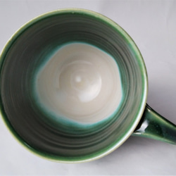 エメラルドグリーンのマグカップ 5枚目の画像