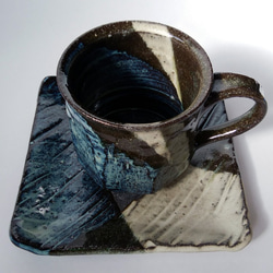 綺麗な青色のモダンなコーヒーカップ 2枚目の画像