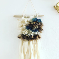 クリクリ羊毛と手紡ぎメリノのhanging 1枚目の画像