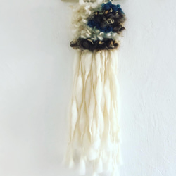 クリクリ羊毛と手紡ぎメリノのhanging 2枚目の画像