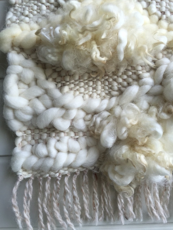 モフモフ羊毛の白いウォールハンギング 4枚目の画像