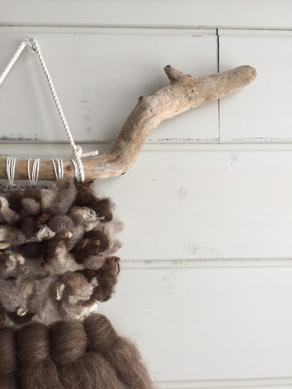 フワモコ羊毛のウォールハンギング 2枚目の画像