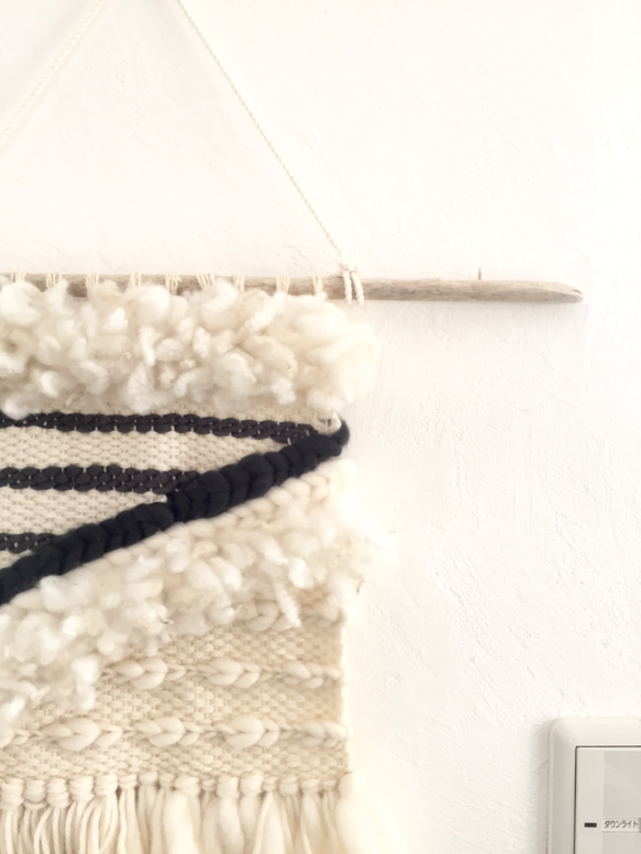 色々な白い毛糸とハーフブレッドのハンギング 2枚目の画像