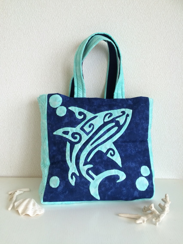 送料無料！ハワイアンキルトのイルカトートバッグ トートバッグ mayu