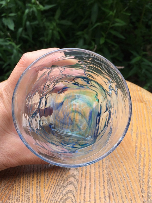 青色ガラスの4つ足オールドグラス　 3枚目の画像