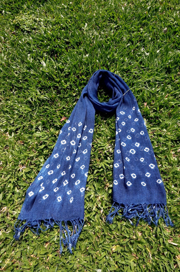 【姆姆草木染】藍染藍色草木染純棉圍巾(圓圈款) 第3張的照片
