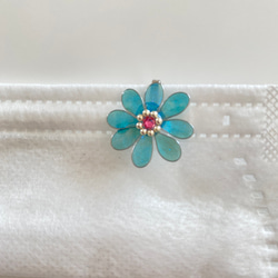 青薔薇のマスクチャーム(アメリカンフラワー×レジン)クリップタイプ