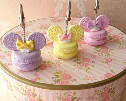 ディズニー　マカロン　メモ　おまけ付き‼ 公式】ミッキーマカロン（ホワイトチョコ）、スーベニアケース付き
