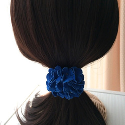 小花集めの髪飾り　ブルー 5枚目の画像