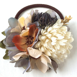 野原の花束の髪飾り　アイボリー 1枚目の画像