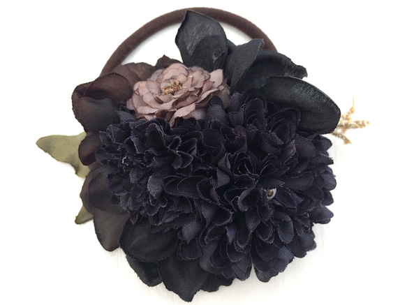 花集めの髪飾り　ノスタルジックブラック 1枚目の画像
