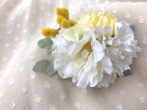 春の花束のコサージュ　アイボリー×イエロー 4枚目の画像