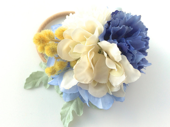 春の花束の髪飾り ブルー×アイボリー 3枚目の画像