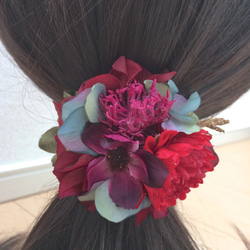 花集めの髪飾り　レッドミックス 4枚目の画像
