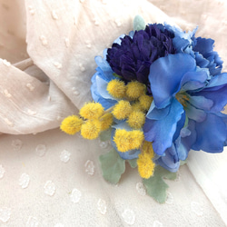 春の花束のコサージュ　ブルー×イエロー 3枚目の画像