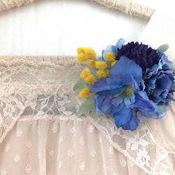 春の花束のコサージュ　ブルー×イエロー 4枚目の画像