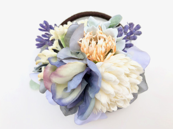 ラベンダーと花集めの髪飾り　グレイッシュブルー ×アイボリー 1枚目の画像