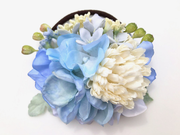 SALE! 花集めの髪飾り　ペールブルー 2枚目の画像