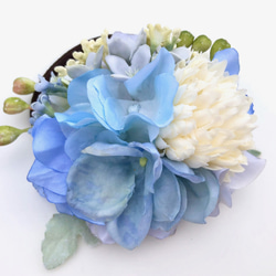 SALE! 花集めの髪飾り　ペールブルー 8枚目の画像