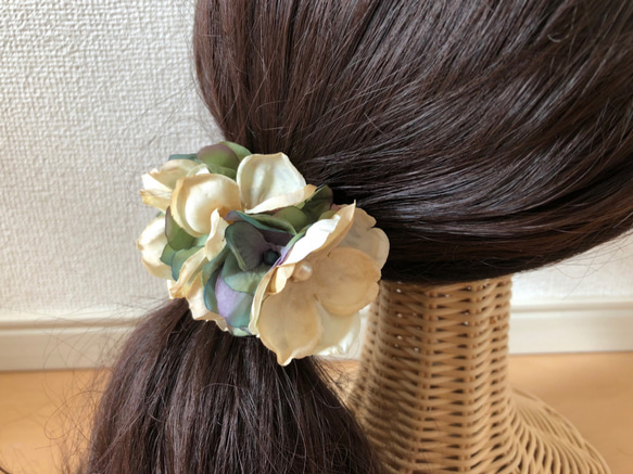 紫陽花のアーチ髪飾り　アイボリー×グリーン 5枚目の画像