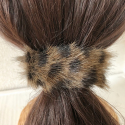 ふわふわファーの髪飾り　レオパード（ブラウン） 6枚目の画像