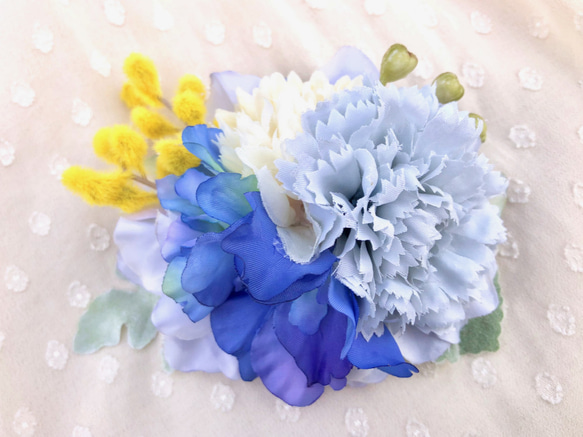 ＜送料無料＞春の花束のコサージュ　ライトブルー×イエロー 7枚目の画像