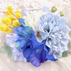 ＜送料無料＞春の花束のコサージュ　ライトブルー×イエロー 8枚目の画像