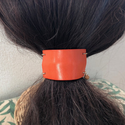 大人のレザーの髪飾り　オレンジ 6枚目の画像