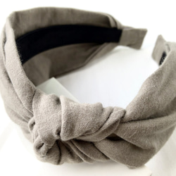 コットンリネンの結びカチューシャ　モカベージュ 2枚目の画像