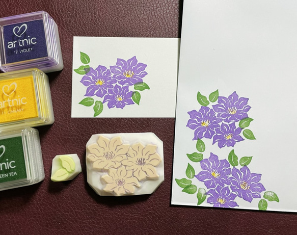クレマチス（テッセン）の花3輪と葉っぱの消しゴムはんこ（持ち手つき