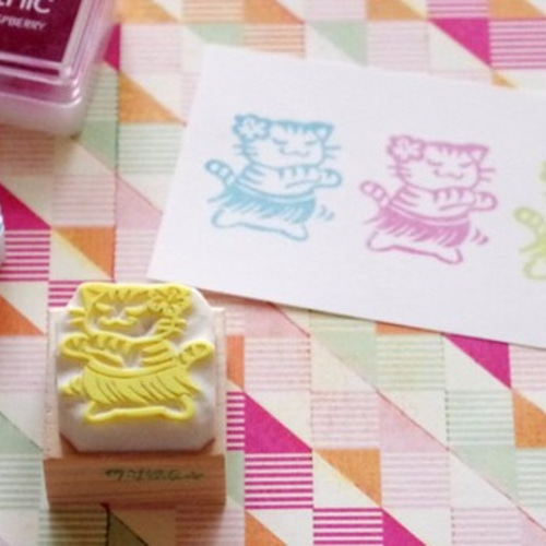 フラダンスにゃんこ（猫）の消しゴムハンコ（持ち手付き） はんこ
