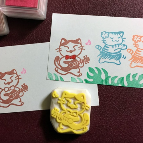 フラダンスにゃんこ（猫）の消しゴムハンコ（持ち手付き） はんこ