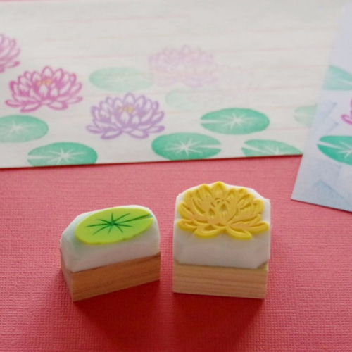 睡蓮の花と葉っぱの消しゴムはんこセット（持ち手付き）＆押し方