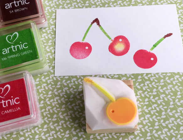 ツヤツヤさくらんぼの消しゴムはんこ（持ち手つき） はんこ・スタンプ