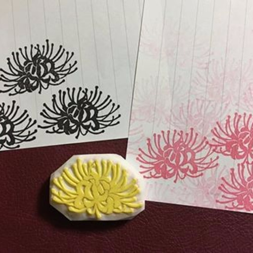 彼岸花の大き目消しゴムはんこ（持ち手付き） はんこ・スタンプ かめ