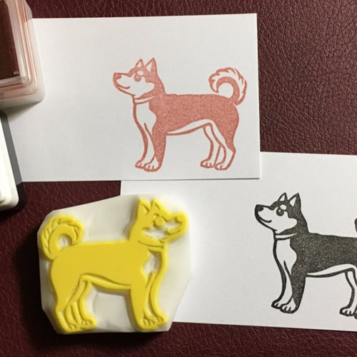 見上げる大きめ柴犬の消しゴムはんこ（持ち手つき） はんこ・スタンプ