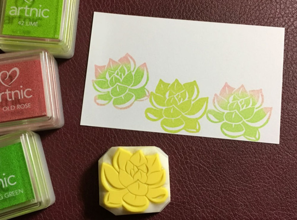 多肉植物『オウレイ』の消しゴムはんこ（持ち手つき） はんこ